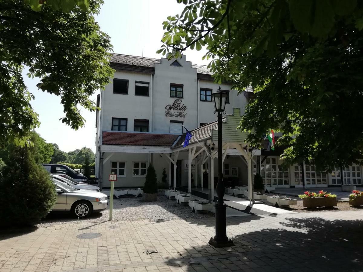 Siesta Club Apartman Харканы Экстерьер фото